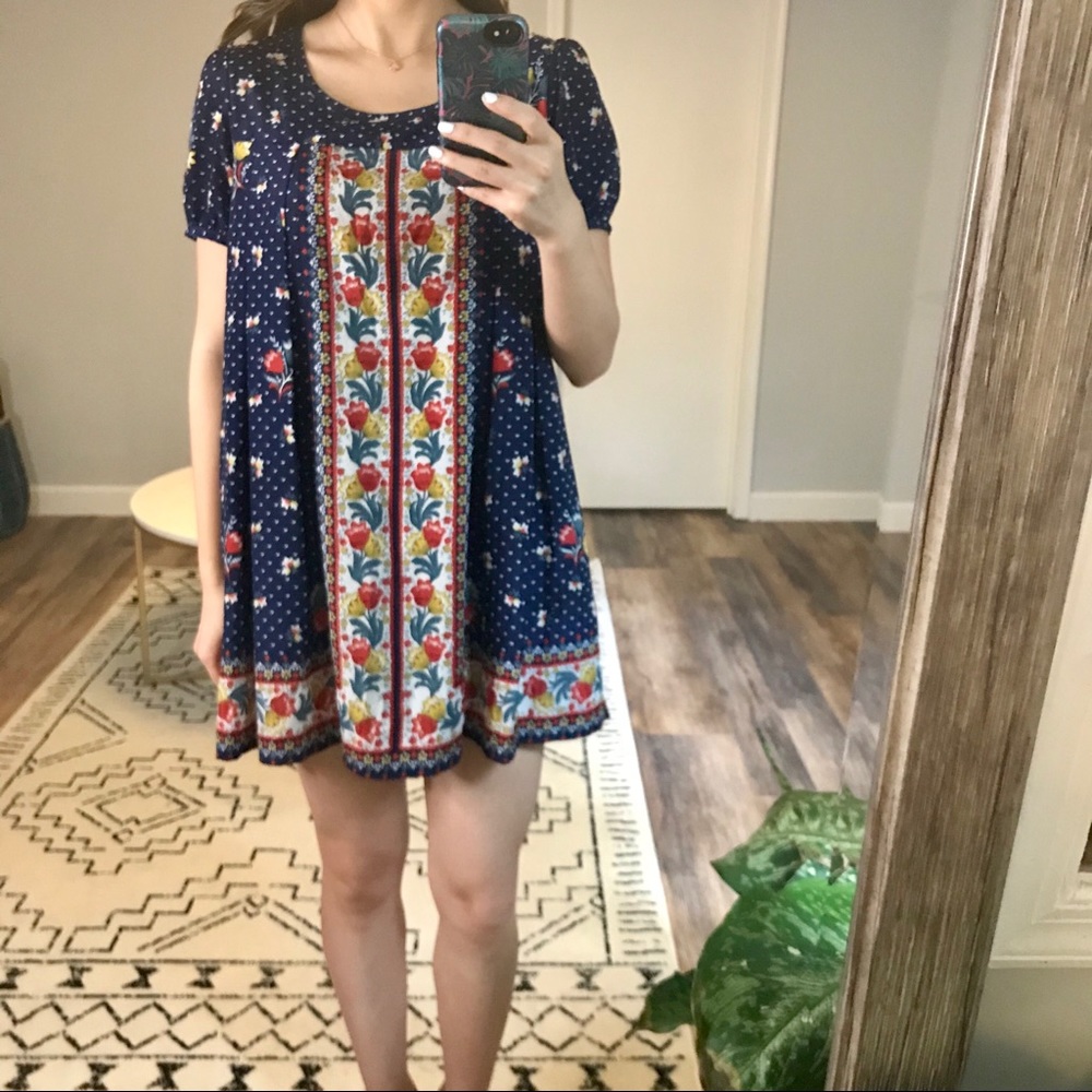 Short Sleeve Dress - Picture 2 of 5